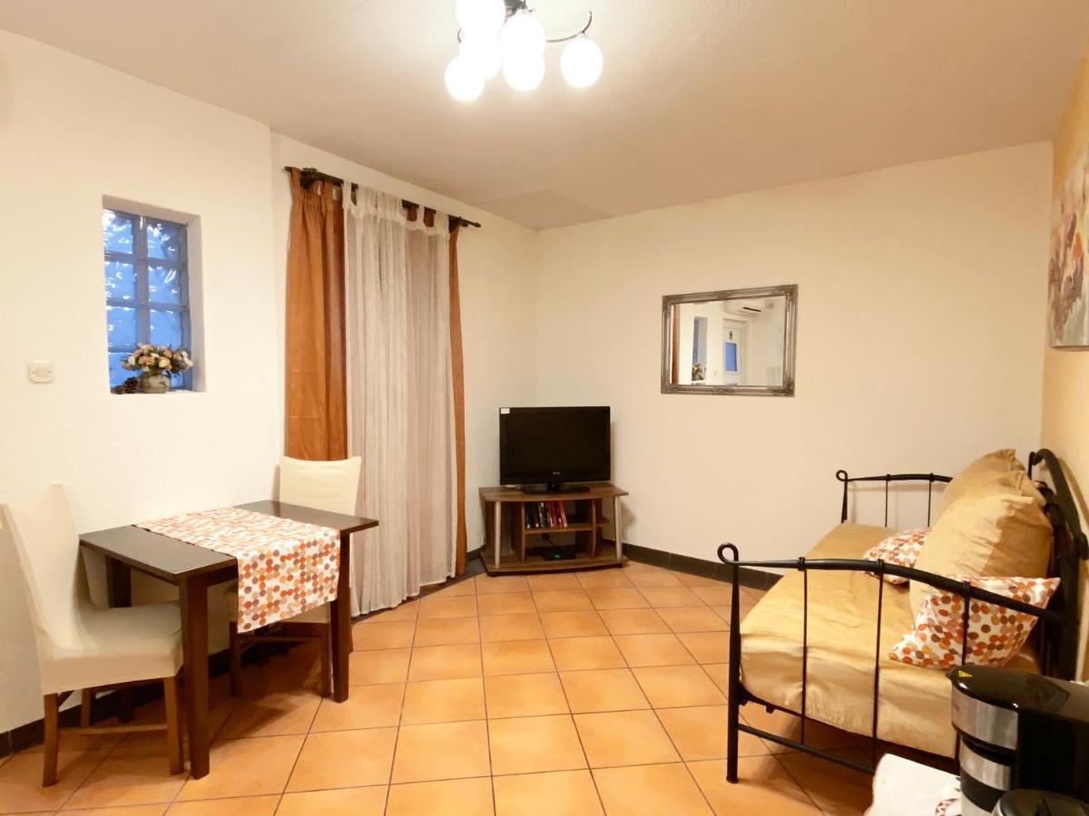 Apt Lavender On Nincevica St- 1 Bedroom Apt 5 Min To The Old Town Of Split Exterior foto